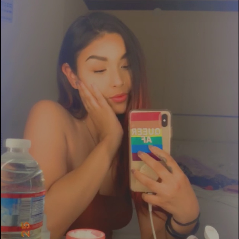 Meet your Posher, becca